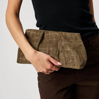 Elva Croco Clutch